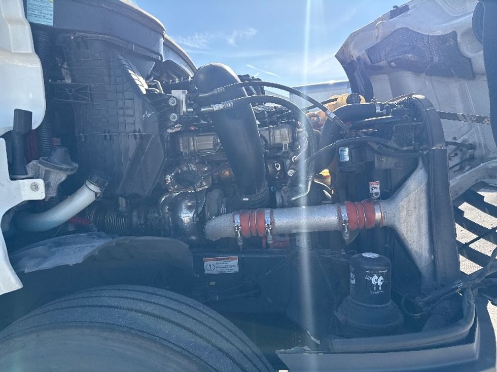 Sleeper Tractor-Heavy Duty Tractors-Freightliner-2022-T12664ST-West Valley City-UT-559,390\n\t\tmiles-$ 69,750 - Image 20