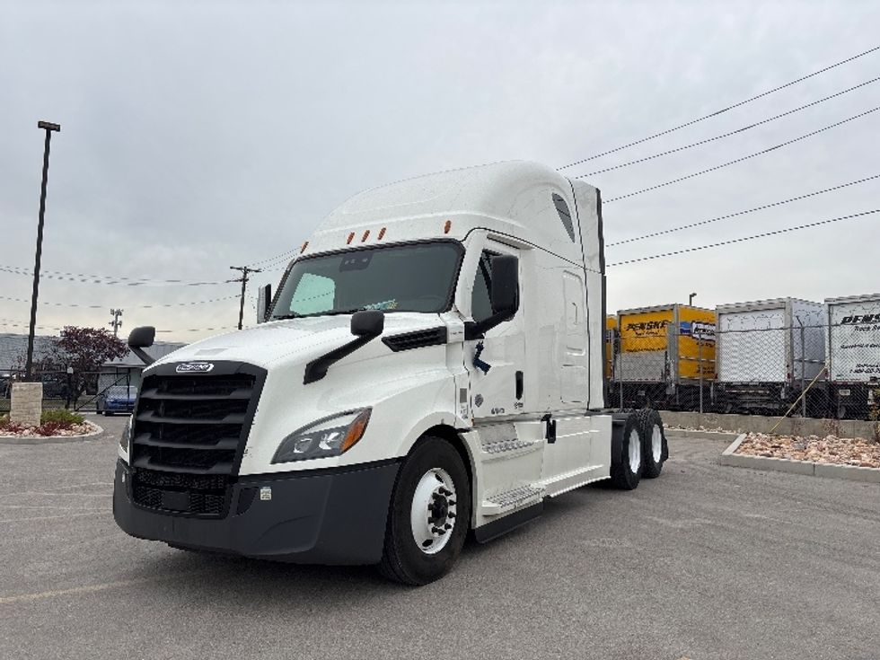 Sleeper Tractor-Heavy Duty Tractors-Freightliner-2022-T12664ST-West Valley City-UT-559,390\n\t\tmiles-$ 69,750 - Image 3