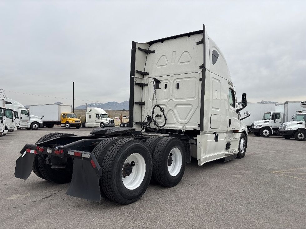 Sleeper Tractor-Heavy Duty Tractors-Freightliner-2022-T12664ST-West Valley City-UT-559,390\n\t\tmiles-$ 69,750 - Image 7