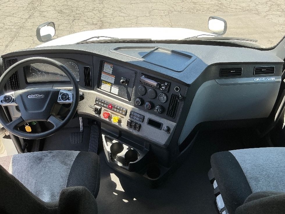 Sleeper Tractor-Heavy Duty Tractors-Freightliner-2022-T12664ST-West Valley City-UT-581,244\n\t\tmiles-$ 75,000 - Image 12