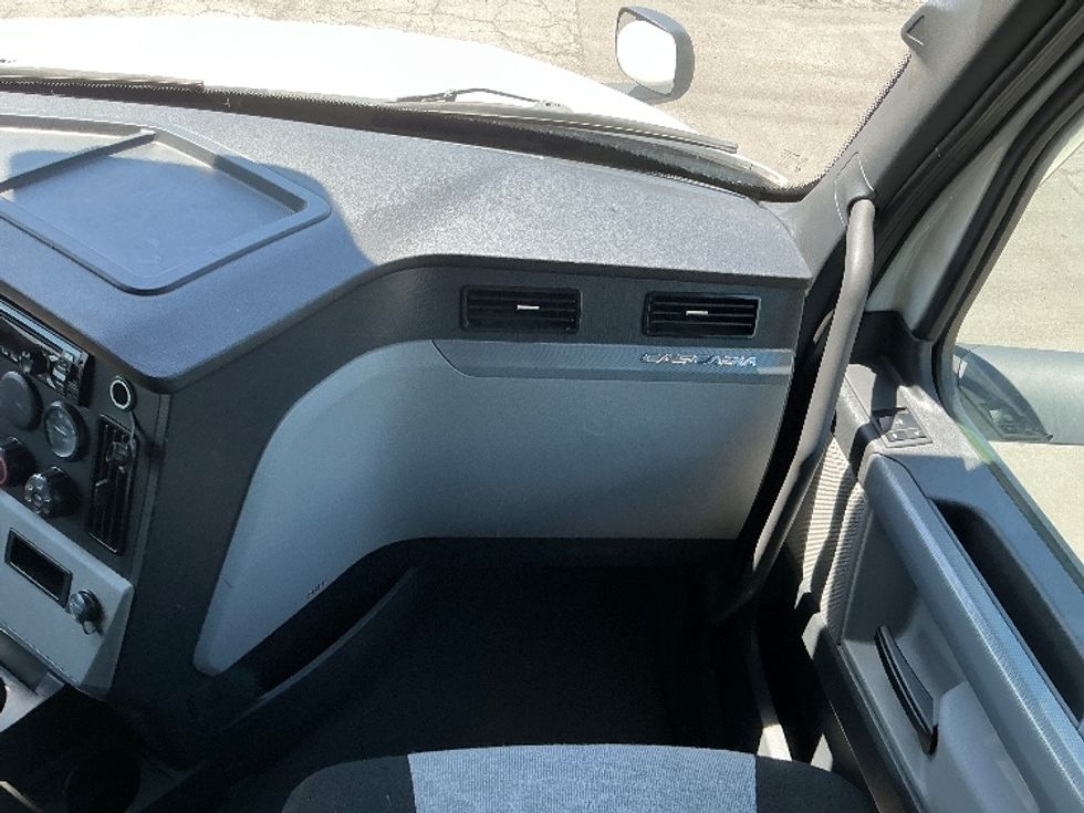 Sleeper Tractor-Heavy Duty Tractors-Freightliner-2022-T12664ST-West Valley City-UT-581,244\n\t\tmiles-$ 75,000 - Image 14