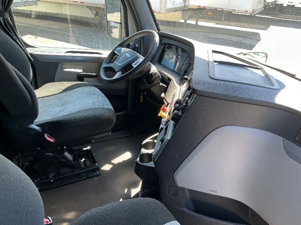 Sleeper Tractor-Heavy Duty Tractors-Freightliner-2022-T12664ST-West Valley City-UT-581,244\n\t\tmiles-$ 75,000 - Image 15