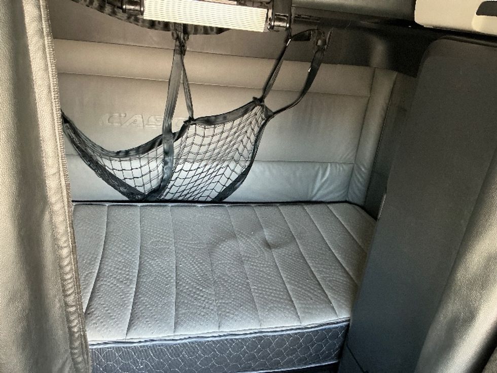 Sleeper Tractor-Heavy Duty Tractors-Freightliner-2022-T12664ST-West Valley City-UT-581,244\n\t\tmiles-$ 75,000 - Image 16