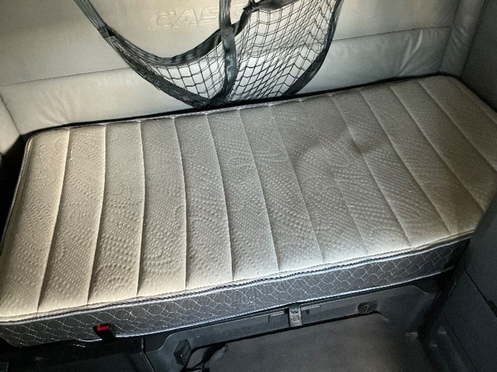 Sleeper Tractor-Heavy Duty Tractors-Freightliner-2022-T12664ST-West Valley City-UT-581,244\n\t\tmiles-$ 75,000 - Image 17