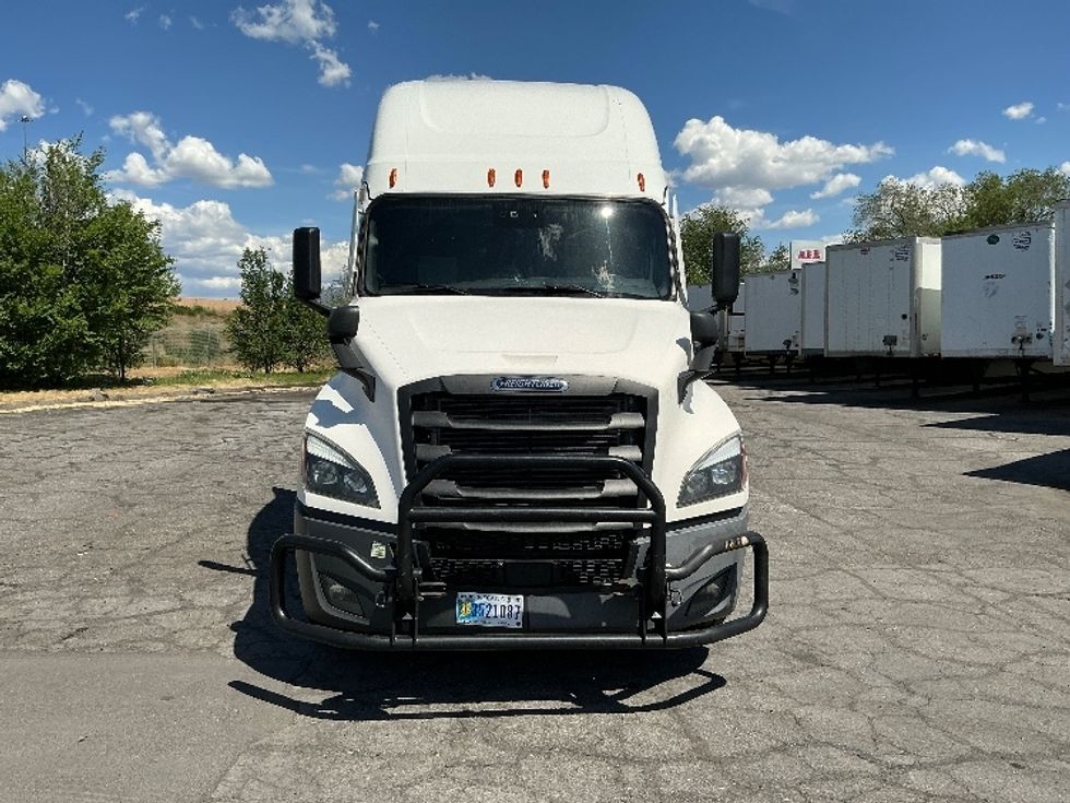 Sleeper Tractor-Heavy Duty Tractors-Freightliner-2022-T12664ST-West Valley City-UT-581,244\n\t\tmiles-$ 75,000 - Image 2