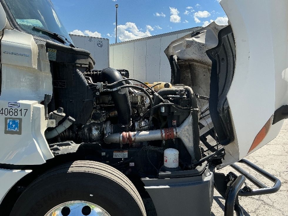 Sleeper Tractor-Heavy Duty Tractors-Freightliner-2022-T12664ST-West Valley City-UT-581,244\n\t\tmiles-$ 75,000 - Image 20