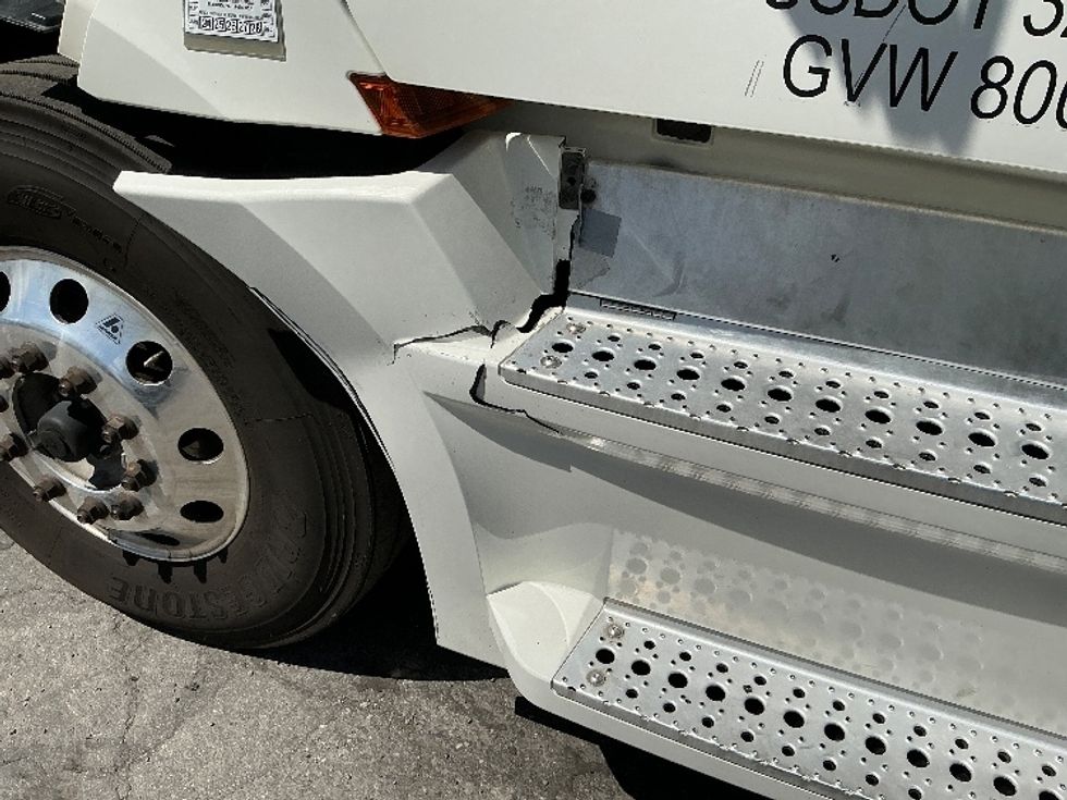 Sleeper Tractor-Heavy Duty Tractors-Freightliner-2022-T12664ST-West Valley City-UT-581,244\n\t\tmiles-$ 75,000 - Image 22