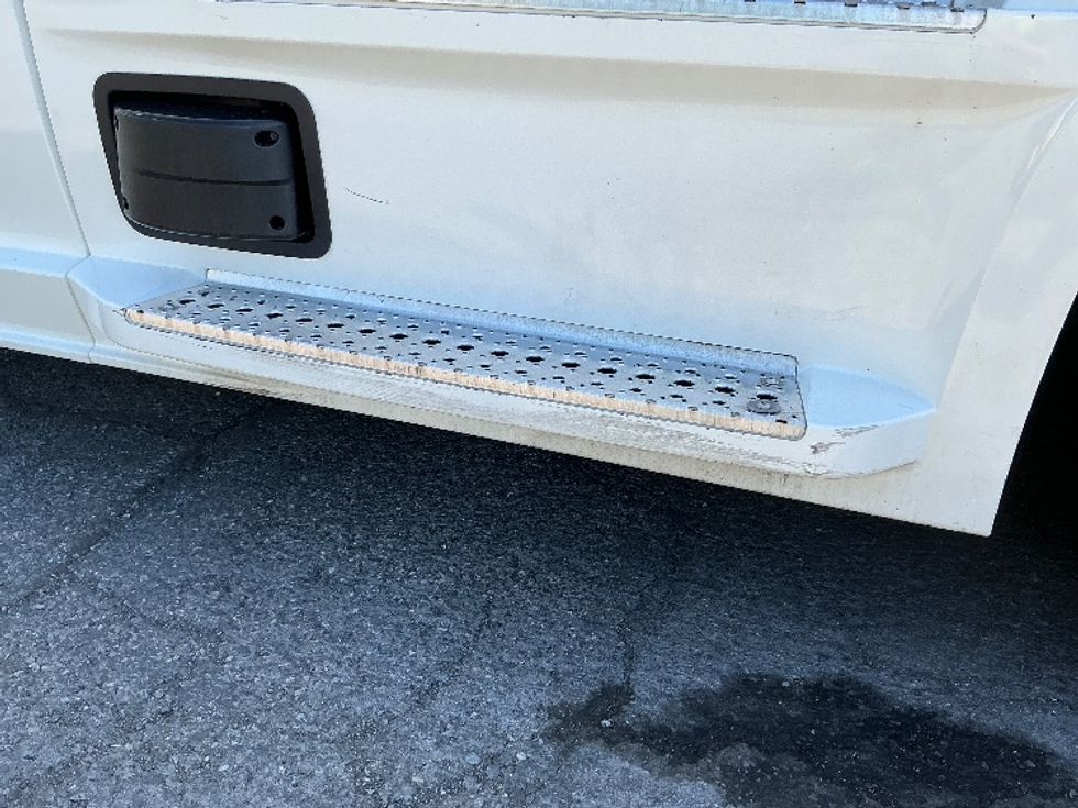 Sleeper Tractor-Heavy Duty Tractors-Freightliner-2022-T12664ST-West Valley City-UT-581,244\n\t\tmiles-$ 75,000 - Image 26