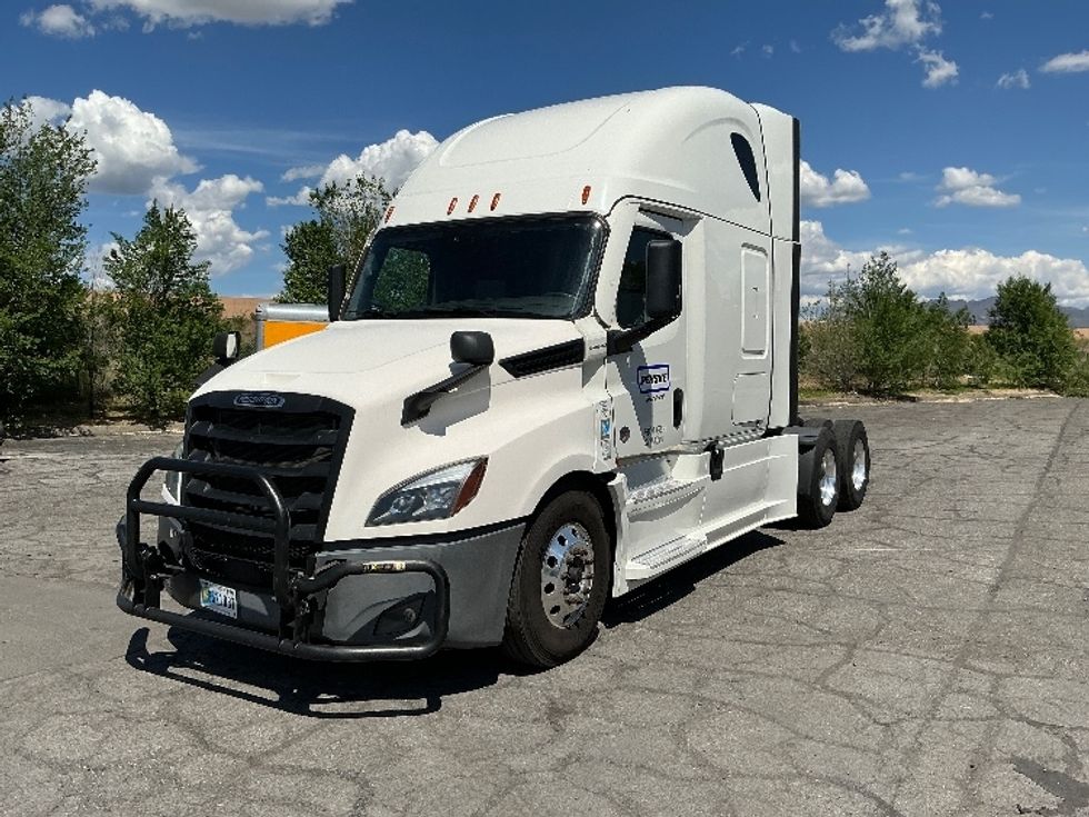 Sleeper Tractor-Heavy Duty Tractors-Freightliner-2022-T12664ST-West Valley City-UT-581,244\n\t\tmiles-$ 75,000 - Image 3