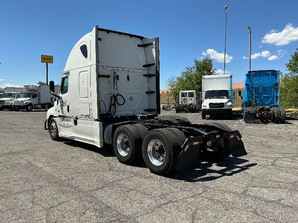 Sleeper Tractor-Heavy Duty Tractors-Freightliner-2022-T12664ST-West Valley City-UT-581,244\n\t\tmiles-$ 75,000 - Image 5