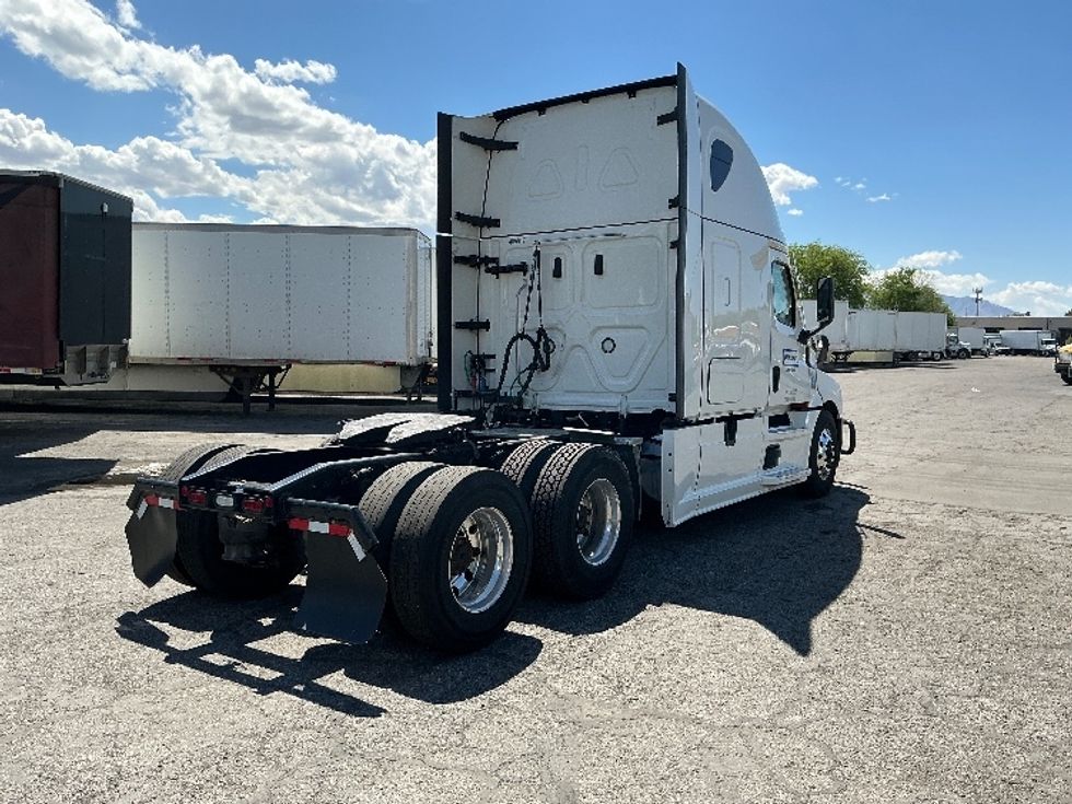 Sleeper Tractor-Heavy Duty Tractors-Freightliner-2022-T12664ST-West Valley City-UT-581,244\n\t\tmiles-$ 75,000 - Image 7