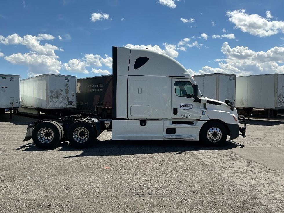 Sleeper Tractor-Heavy Duty Tractors-Freightliner-2022-T12664ST-West Valley City-UT-581,244\n\t\tmiles-$ 75,000 - Image 8