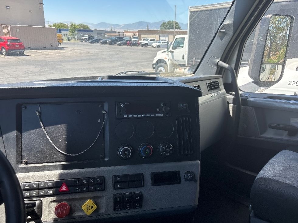 Sleeper Tractor-Heavy Duty Tractors-Freightliner-2022-T12664ST-West Valley City-UT-581,419\n\t\tmiles-$ 64,250 - Image 10