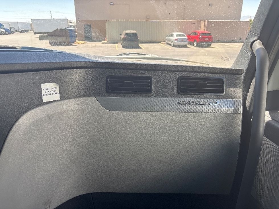 Sleeper Tractor-Heavy Duty Tractors-Freightliner-2022-T12664ST-West Valley City-UT-581,419\n\t\tmiles-$ 64,250 - Image 14