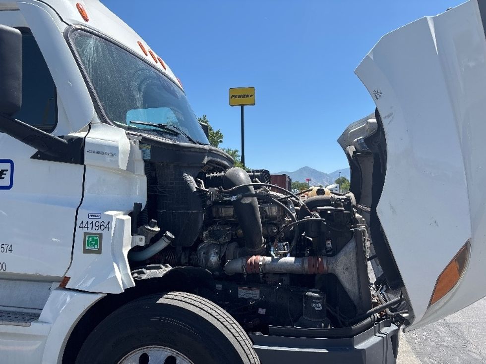 Sleeper Tractor-Heavy Duty Tractors-Freightliner-2022-T12664ST-West Valley City-UT-581,419\n\t\tmiles-$ 64,250 - Image 20
