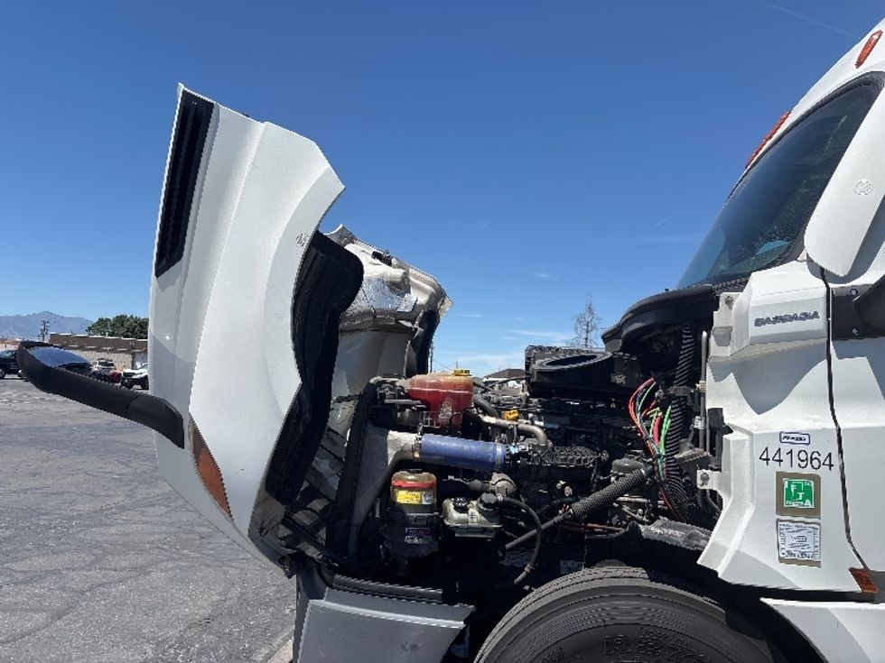 Sleeper Tractor-Heavy Duty Tractors-Freightliner-2022-T12664ST-West Valley City-UT-581,419\n\t\tmiles-$ 64,250 - Image 21