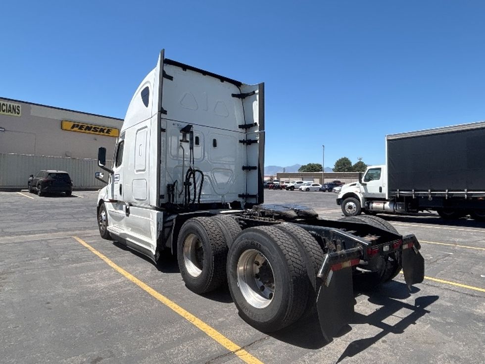 Sleeper Tractor-Heavy Duty Tractors-Freightliner-2022-T12664ST-West Valley City-UT-581,419\n\t\tmiles-$ 64,250 - Image 5