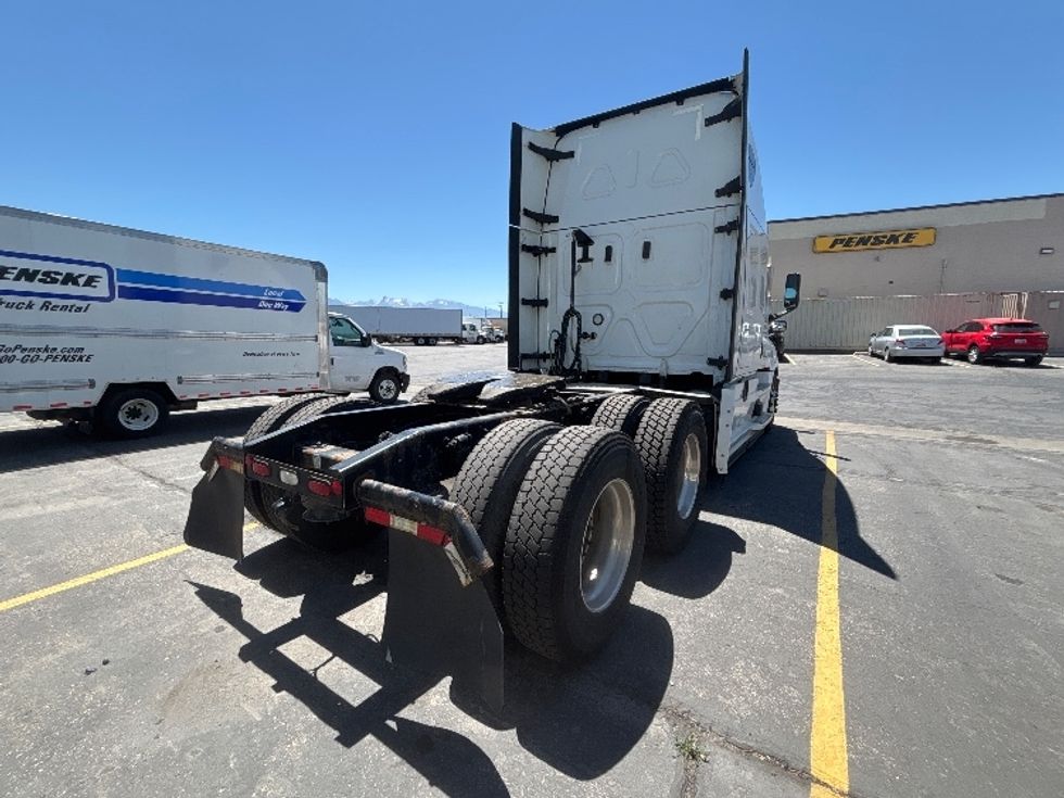 Sleeper Tractor-Heavy Duty Tractors-Freightliner-2022-T12664ST-West Valley City-UT-581,419\n\t\tmiles-$ 64,250 - Image 7