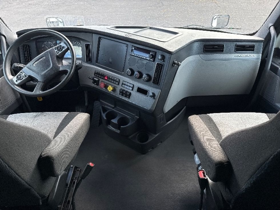 Sleeper Tractor-Heavy Duty Tractors-Freightliner-2022-T12664ST-West Valley City-UT-638,088\n\t\tmiles-$ 61,250 - Image 12