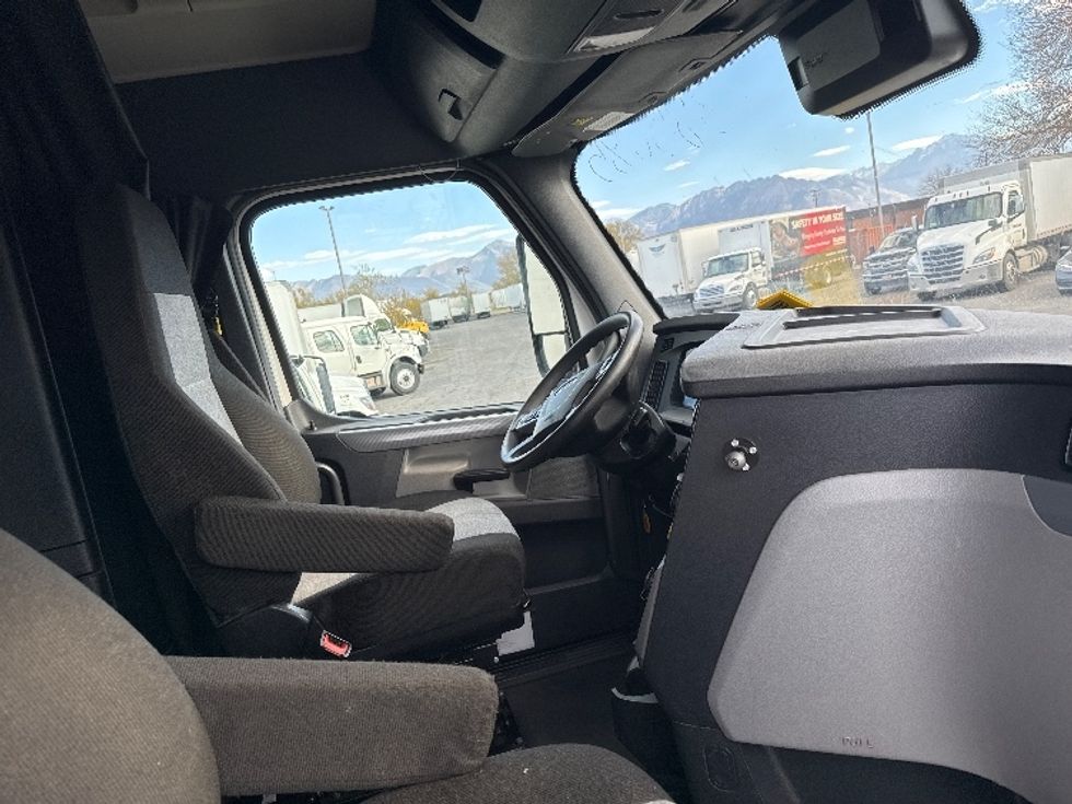 Sleeper Tractor-Heavy Duty Tractors-Freightliner-2022-T12664ST-West Valley City-UT-638,088\n\t\tmiles-$ 61,250 - Image 15