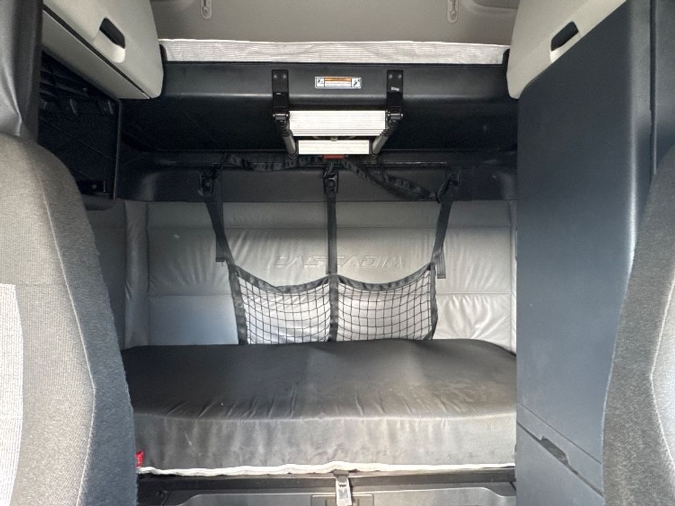 Sleeper Tractor-Heavy Duty Tractors-Freightliner-2022-T12664ST-West Valley City-UT-638,088\n\t\tmiles-$ 61,250 - Image 16