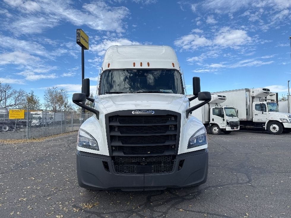 Sleeper Tractor-Heavy Duty Tractors-Freightliner-2022-T12664ST-West Valley City-UT-638,088\n\t\tmiles-$ 61,250 - Image 2
