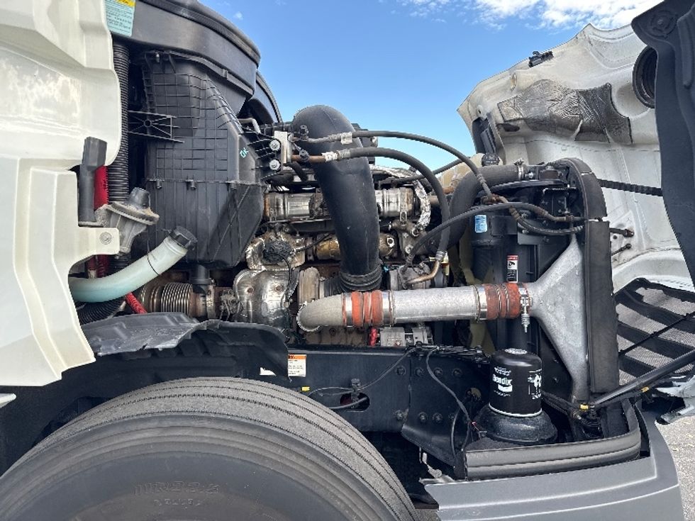 Sleeper Tractor-Heavy Duty Tractors-Freightliner-2022-T12664ST-West Valley City-UT-638,088\n\t\tmiles-$ 61,250 - Image 20