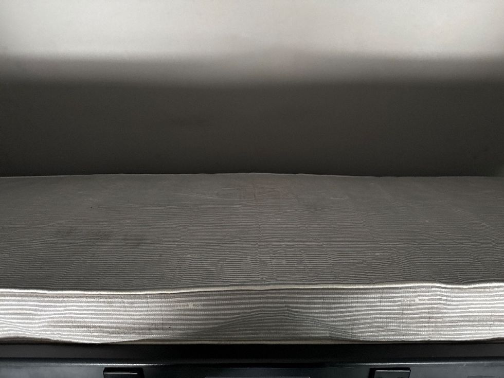 Sleeper Tractor-Heavy Duty Tractors-Freightliner-2022-T12664ST-West Valley City-UT-638,088\n\t\tmiles-$ 61,250 - Image 22