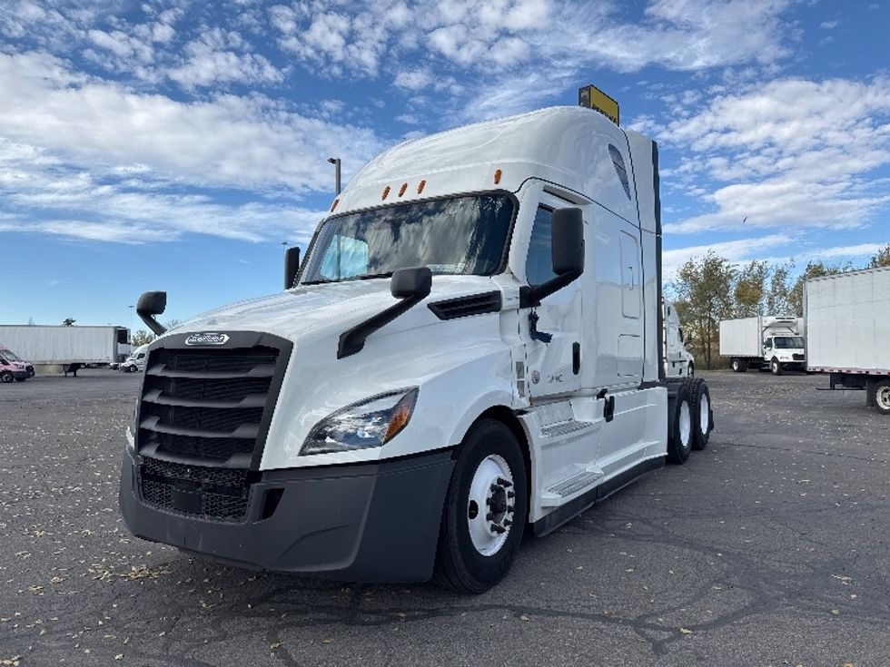 Sleeper Tractor-Heavy Duty Tractors-Freightliner-2022-T12664ST-West Valley City-UT-638,088\n\t\tmiles-$ 61,250 - Image 3