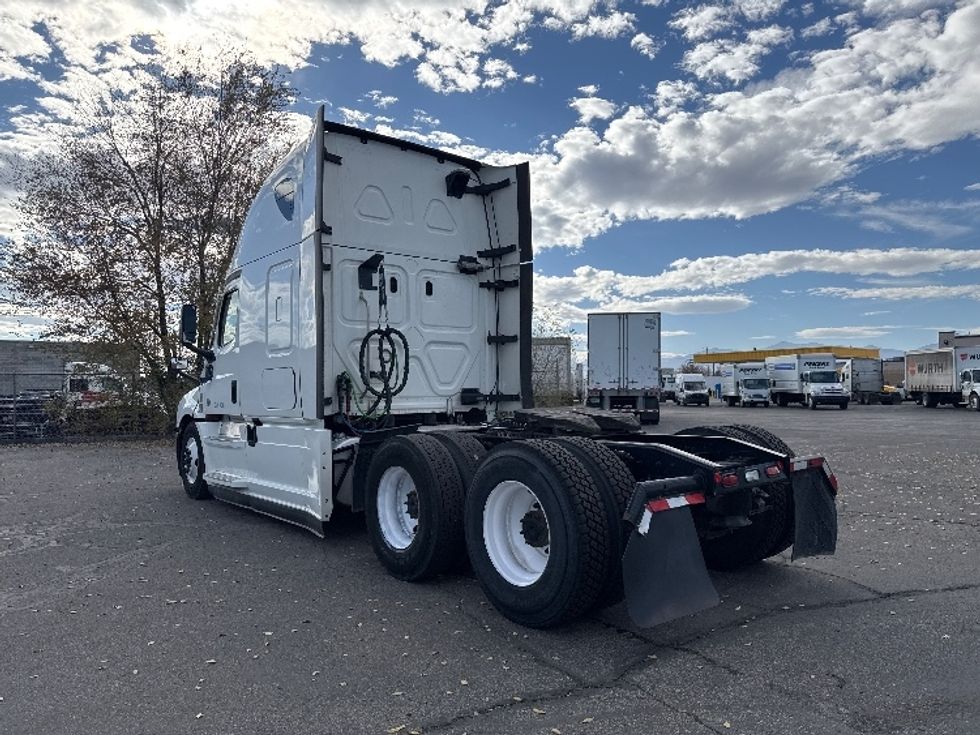 Sleeper Tractor-Heavy Duty Tractors-Freightliner-2022-T12664ST-West Valley City-UT-638,088\n\t\tmiles-$ 61,250 - Image 5