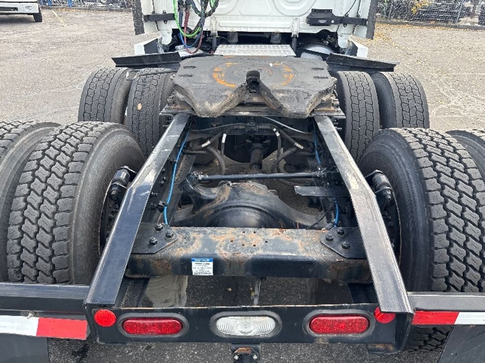 Sleeper Tractor-Heavy Duty Tractors-Freightliner-2022-T12664ST-West Valley City-UT-638,088\n\t\tmiles-$ 61,250 - Image 6