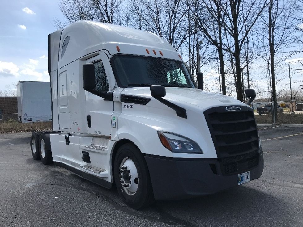 Sleeper Tractor-Heavy Duty Tractors-Freightliner-2022-T12664ST-Wickliffe-OH-583,613\n\t\tmiles-$ 50,250 - Image 1