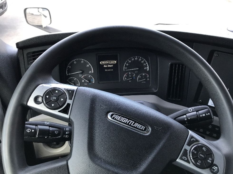 2022 Freightliner Cascadia 126" Sleeper Cab photo 11
