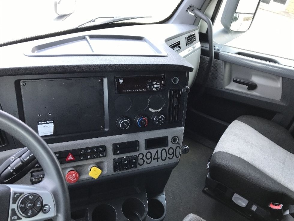 2022 Freightliner Cascadia 126" Sleeper Cab photo 12