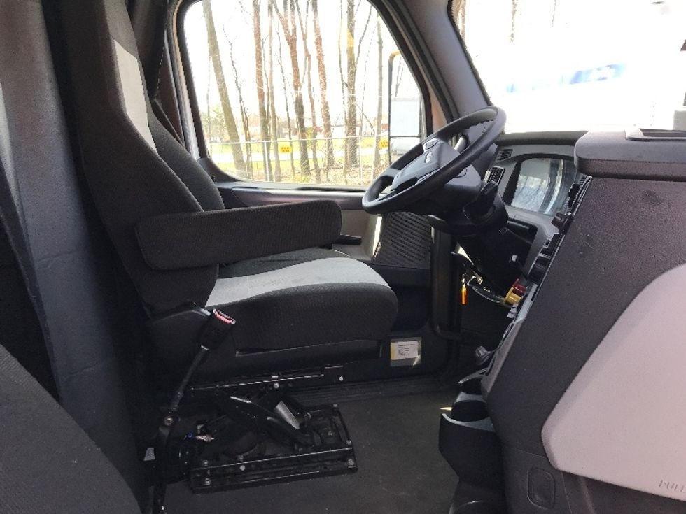 2022 Freightliner Cascadia 126" Sleeper Cab photo 14