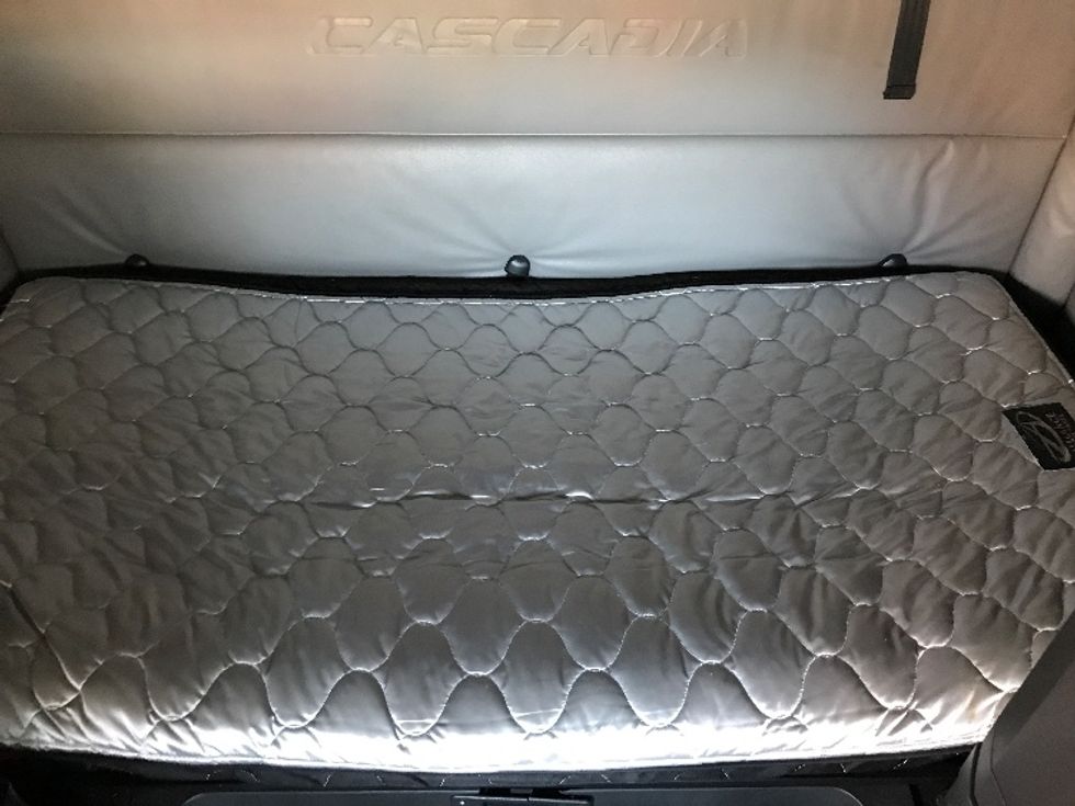 2022 Freightliner Cascadia 126" Sleeper Cab photo 15