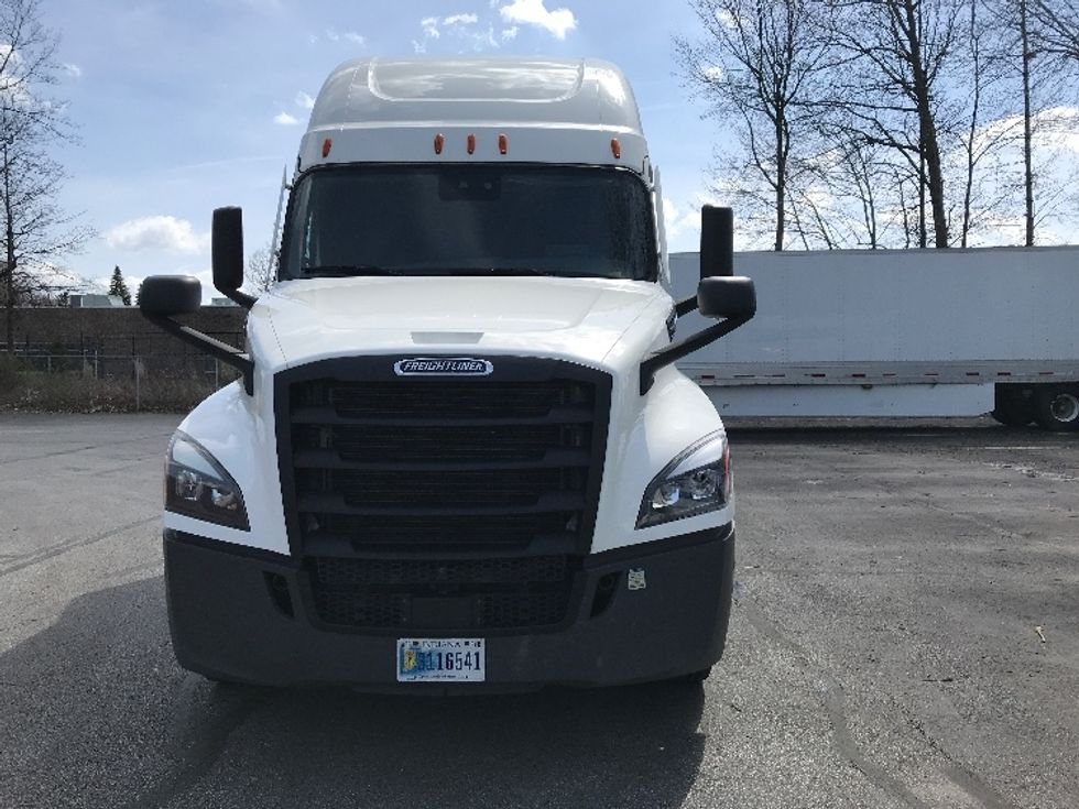2022 Freightliner Cascadia 126" Sleeper Cab photo 2
