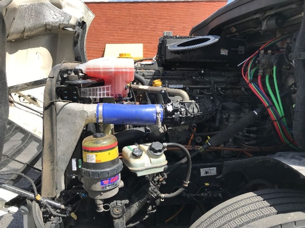 Sleeper Tractor-Heavy Duty Tractors-Freightliner-2022-T12664ST-Wickliffe-OH-583,613\n\t\tmiles-$ 50,250 - Image 21