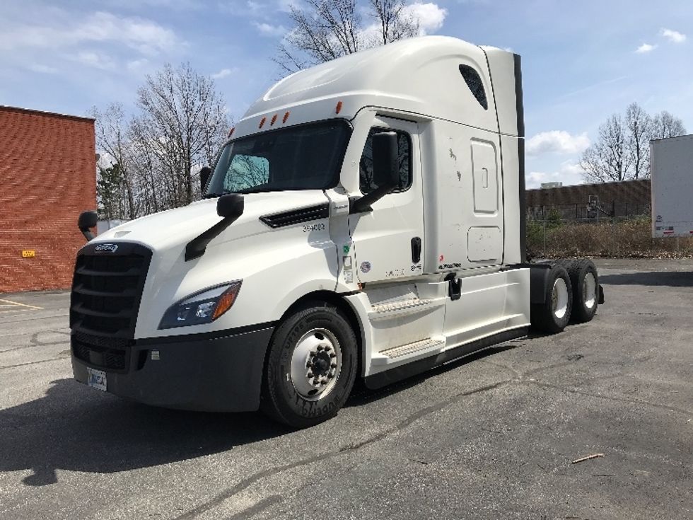 2022 Freightliner Cascadia 126" Sleeper Cab photo 3