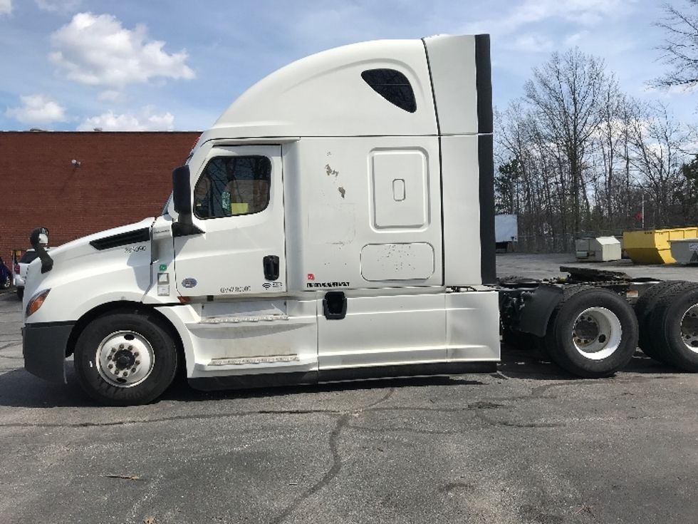 2022 Freightliner Cascadia 126" Sleeper Cab photo 4
