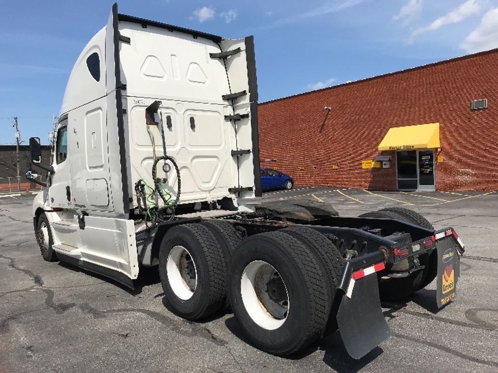 2022 Freightliner Cascadia 126" Sleeper Cab photo 5