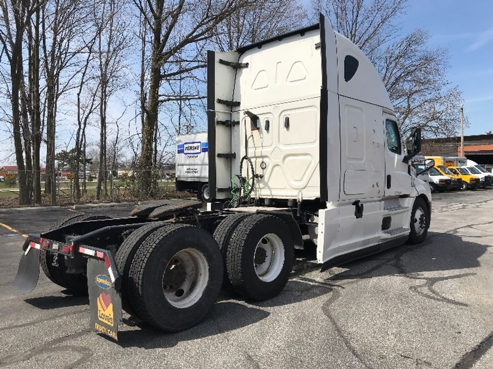 2022 Freightliner Cascadia 126" Sleeper Cab photo 7