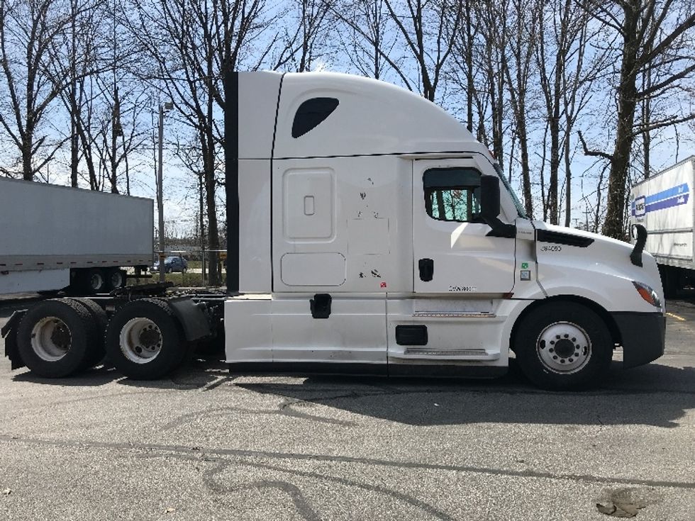 2022 Freightliner Cascadia 126" Sleeper Cab photo 8