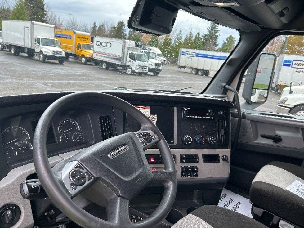 Sleeper Tractor-Heavy Duty Tractors-Freightliner-2022-T12664ST-Wilsonville-OR-558,139\n\t\tmiles-$ 71,000 - Image 10