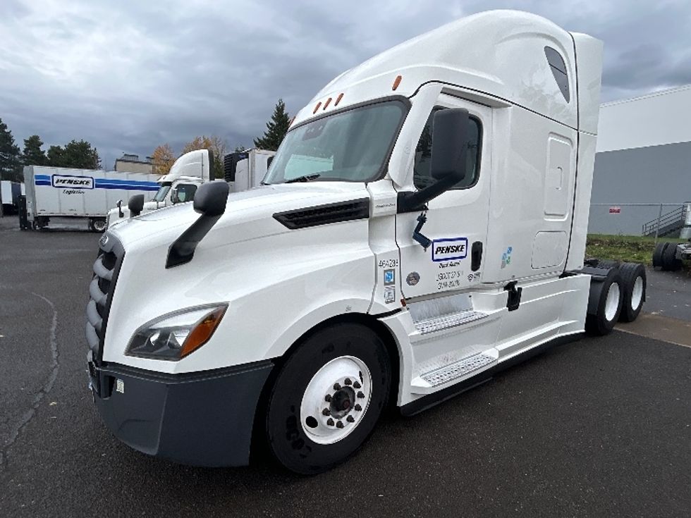 Sleeper Tractor-Heavy Duty Tractors-Freightliner-2022-T12664ST-Wilsonville-OR-558,139\n\t\tmiles-$ 71,000 - Image 3