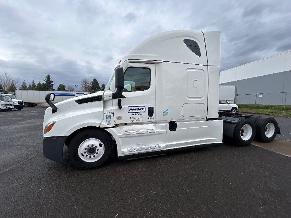 Sleeper Tractor-Heavy Duty Tractors-Freightliner-2022-T12664ST-Wilsonville-OR-558,139\n\t\tmiles-$ 71,000 - Image 4