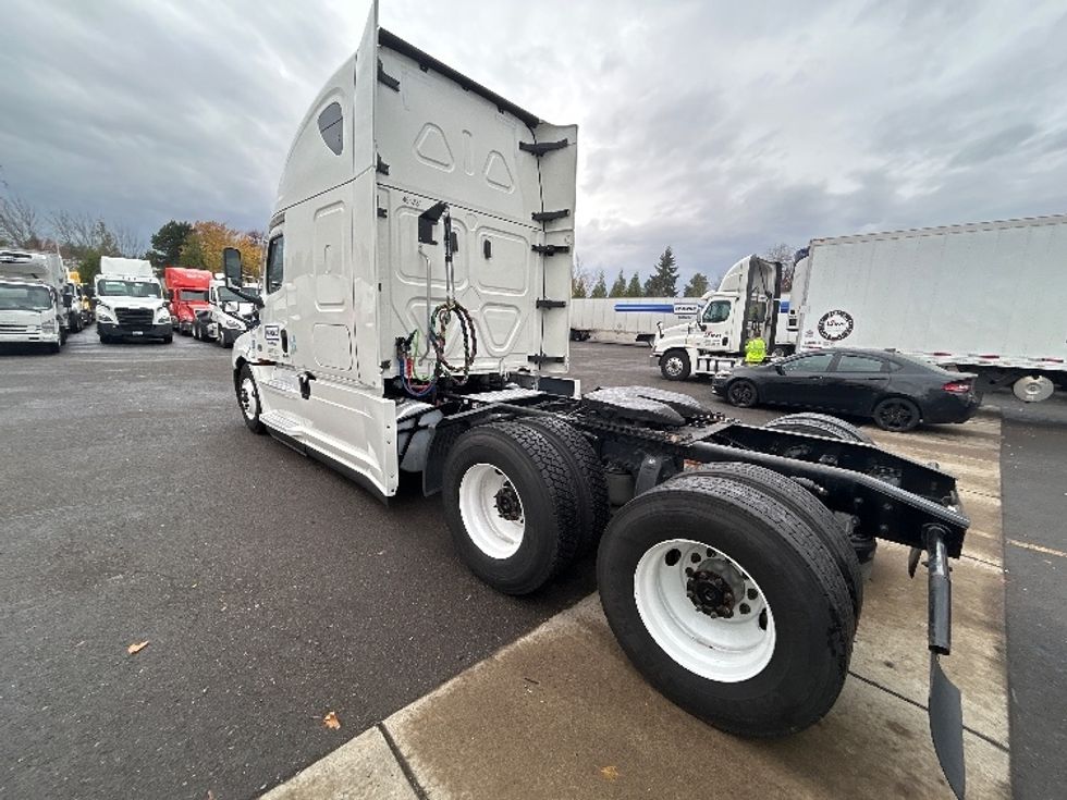 Sleeper Tractor-Heavy Duty Tractors-Freightliner-2022-T12664ST-Wilsonville-OR-558,139\n\t\tmiles-$ 71,000 - Image 5
