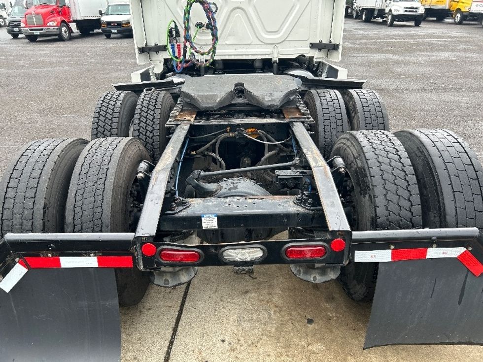 Sleeper Tractor-Heavy Duty Tractors-Freightliner-2022-T12664ST-Wilsonville-OR-558,139\n\t\tmiles-$ 71,000 - Image 6