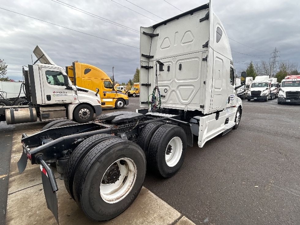 Sleeper Tractor-Heavy Duty Tractors-Freightliner-2022-T12664ST-Wilsonville-OR-558,139\n\t\tmiles-$ 71,000 - Image 7