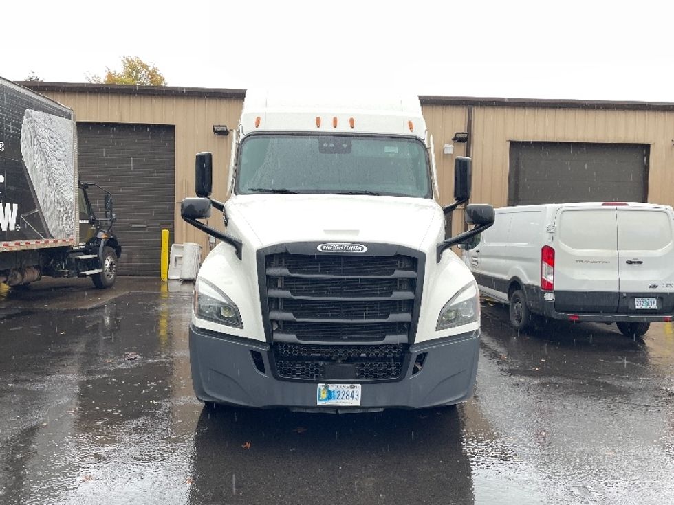 Sleeper Tractor-Heavy Duty Tractors-Freightliner-2022-T12664ST-Wilsonville-OR-584,982\n\t\tmiles-$ 69,250 - Image 2